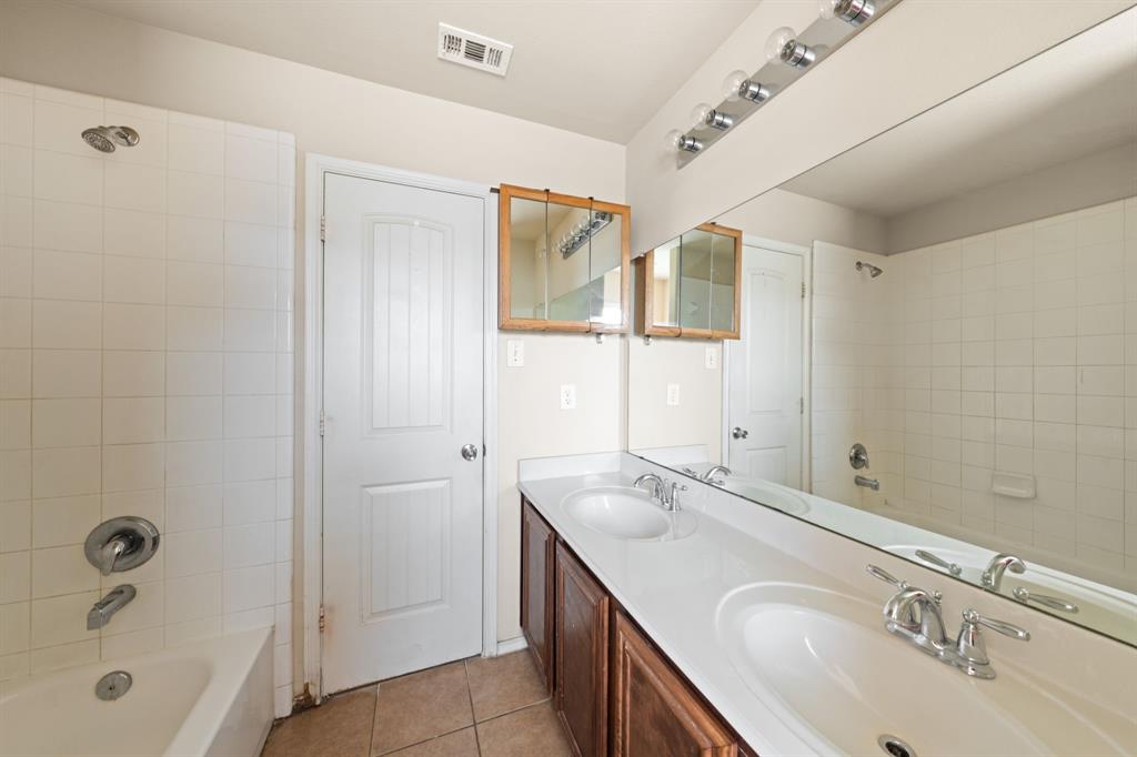2022 Wellington Point Property Photo 18