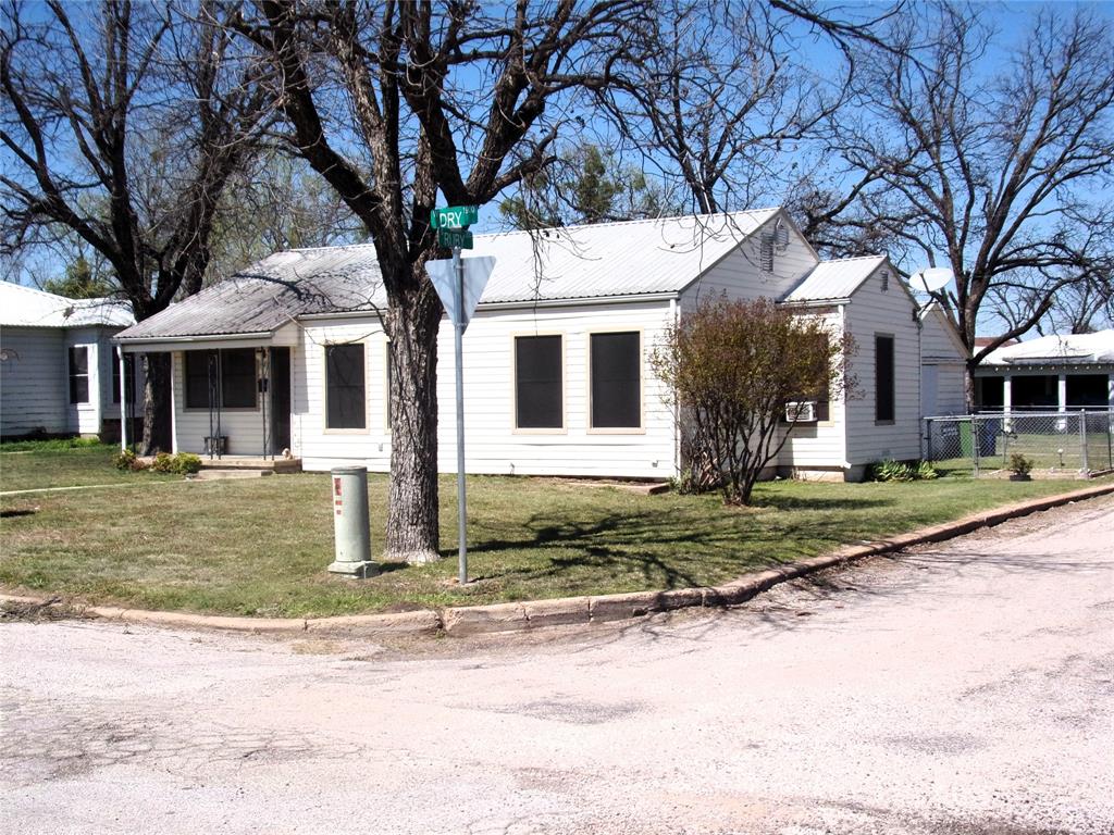 1902 W Dry Street Property Photo 2