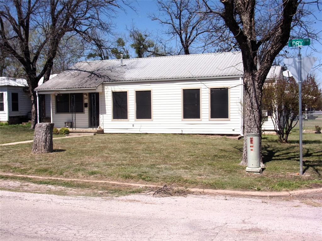 1902 W Dry Street Property Photo 3