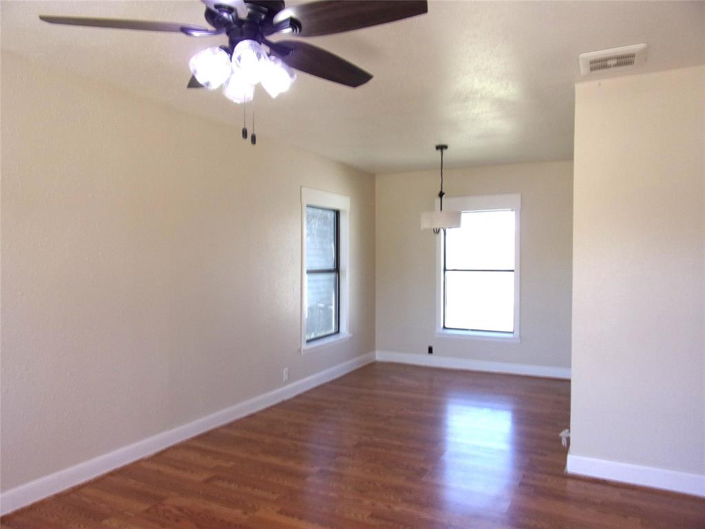 1902 W Dry Street Property Photo 4