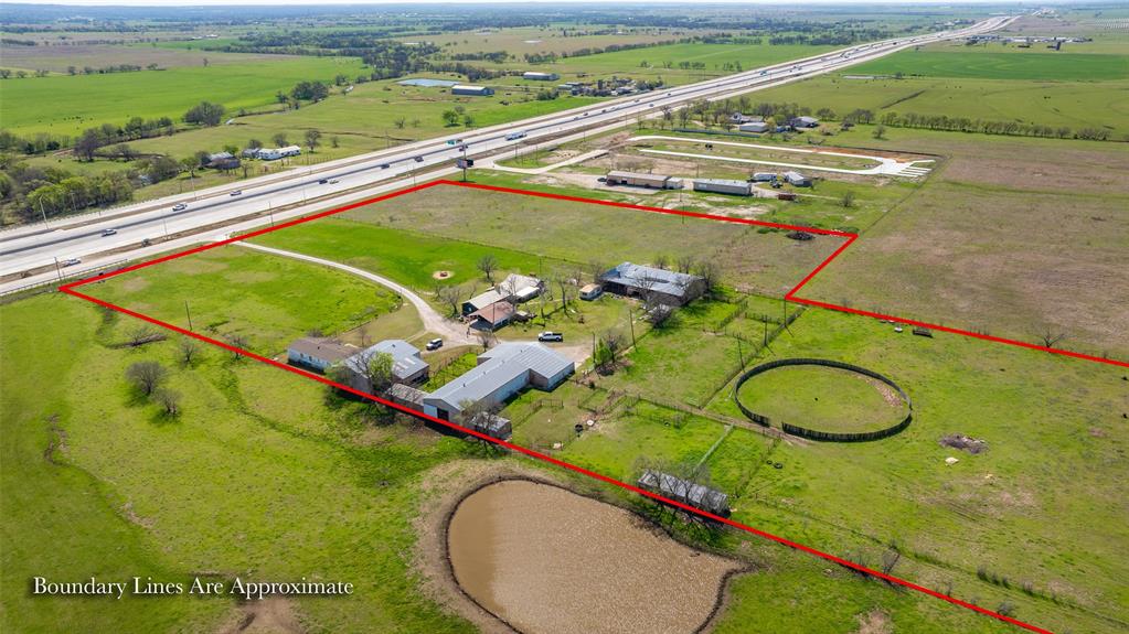 3511 S Interstate 35 Property Photo 2