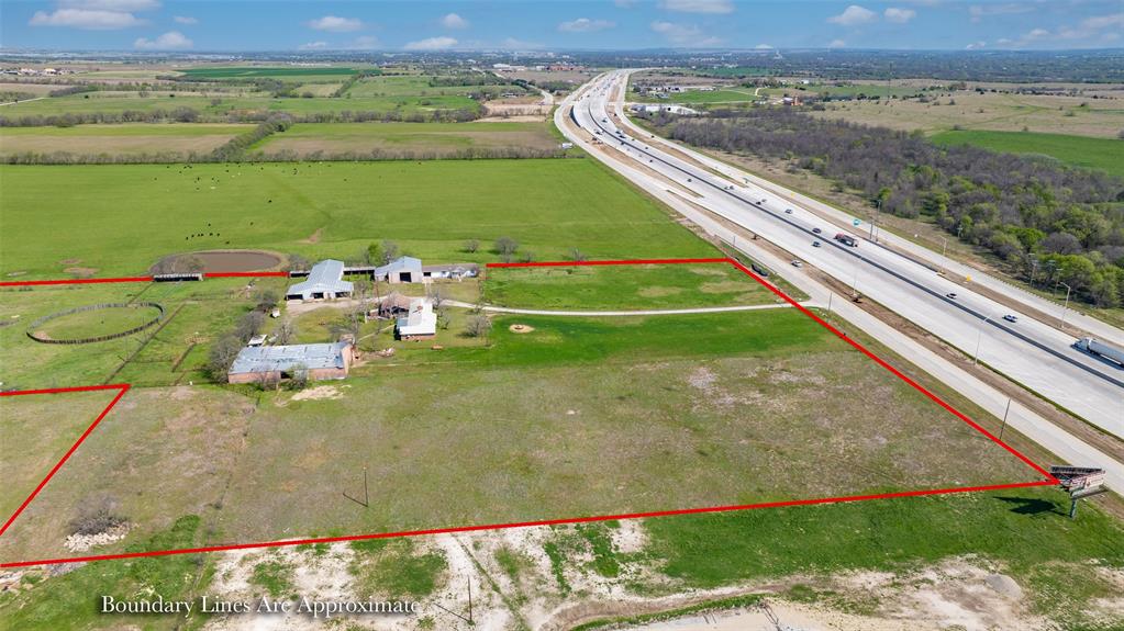 3511 S Interstate 35 Property Photo 4