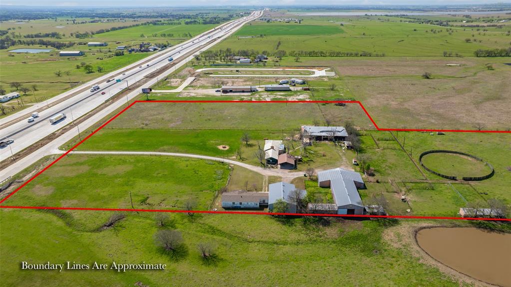 3511 S Interstate 35 Property Photo 7