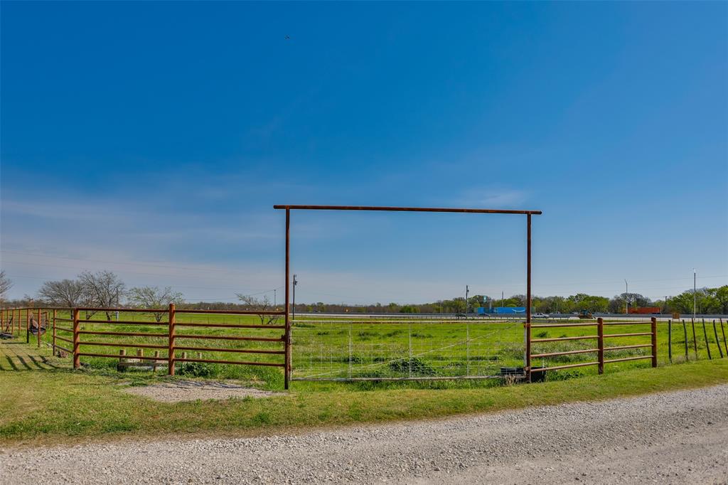 3511 S Interstate 35 Property Photo 10