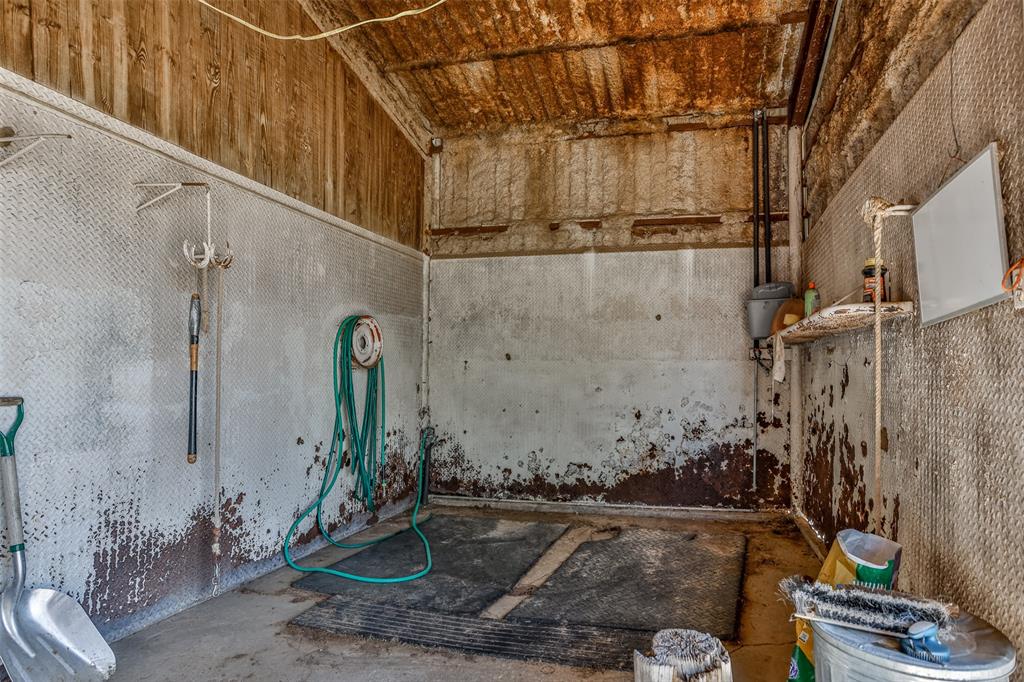 3511 S Interstate 35 Property Photo 19