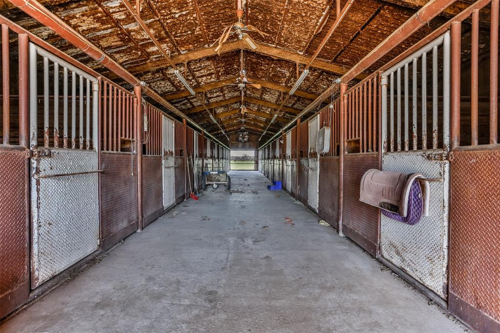 3511 S Interstate 35 Property Photo 20