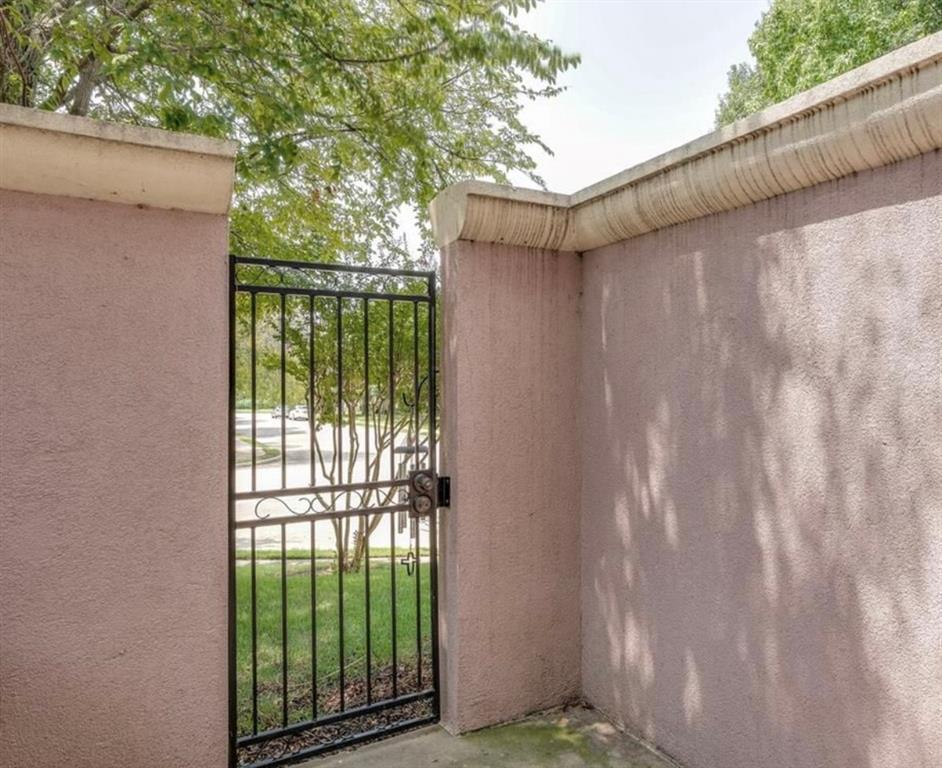 615 Regency Drive Property Photo 7