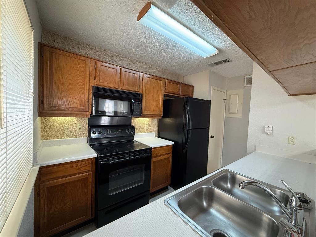 1723 Crest Grove Drive 120b Property Photo 6