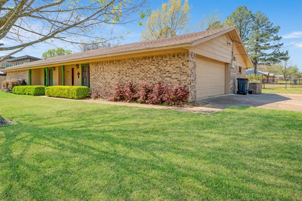 695 20th Street Property Photo 1