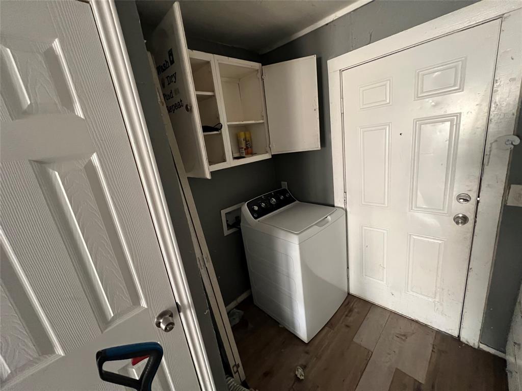 4509 Sandage Avenue Property Photo 5