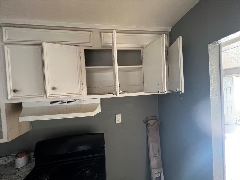 4509 Sandage Avenue Property Photo 6