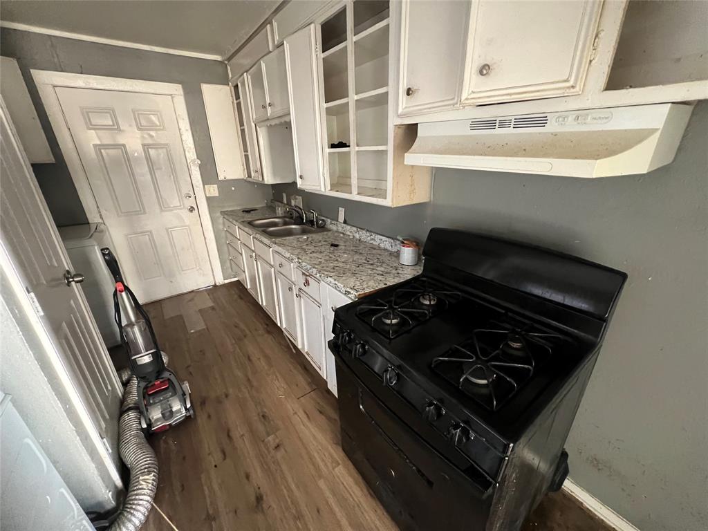 4509 Sandage Avenue Property Photo 7