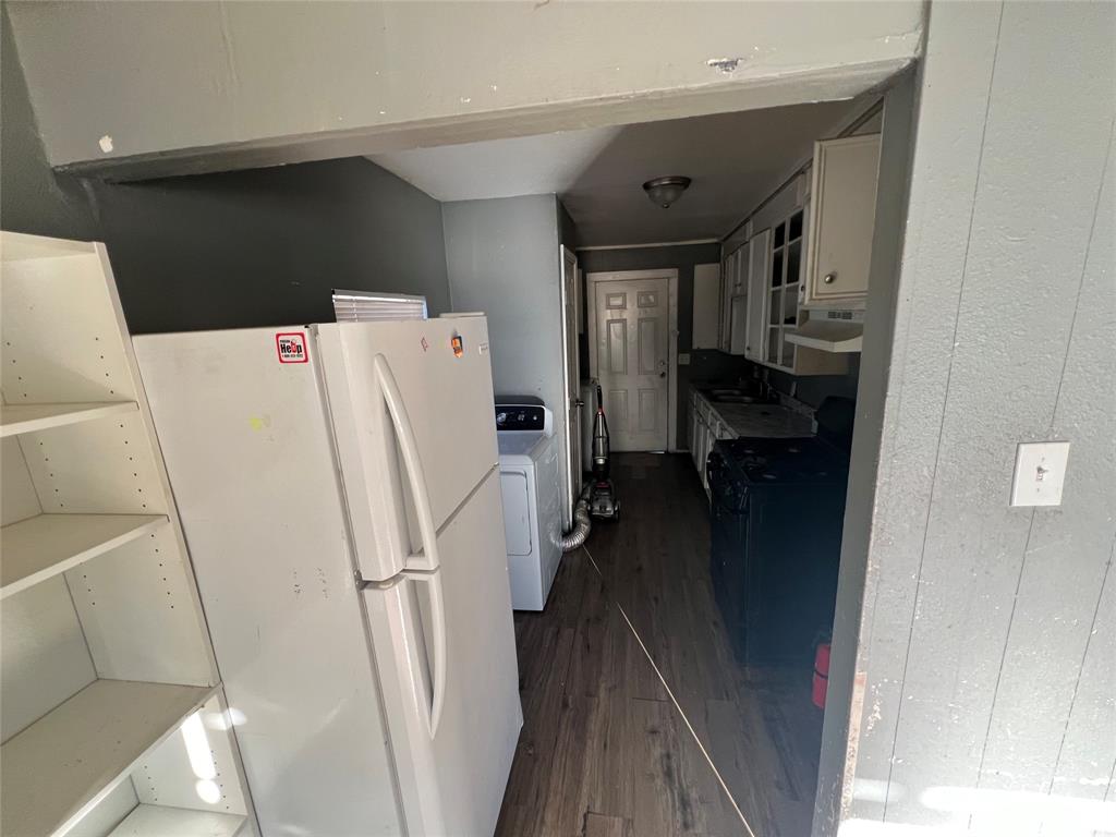 4509 Sandage Avenue Property Photo 8