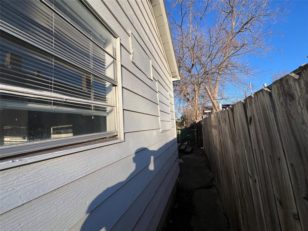 4509 Sandage Avenue Property Photo 25