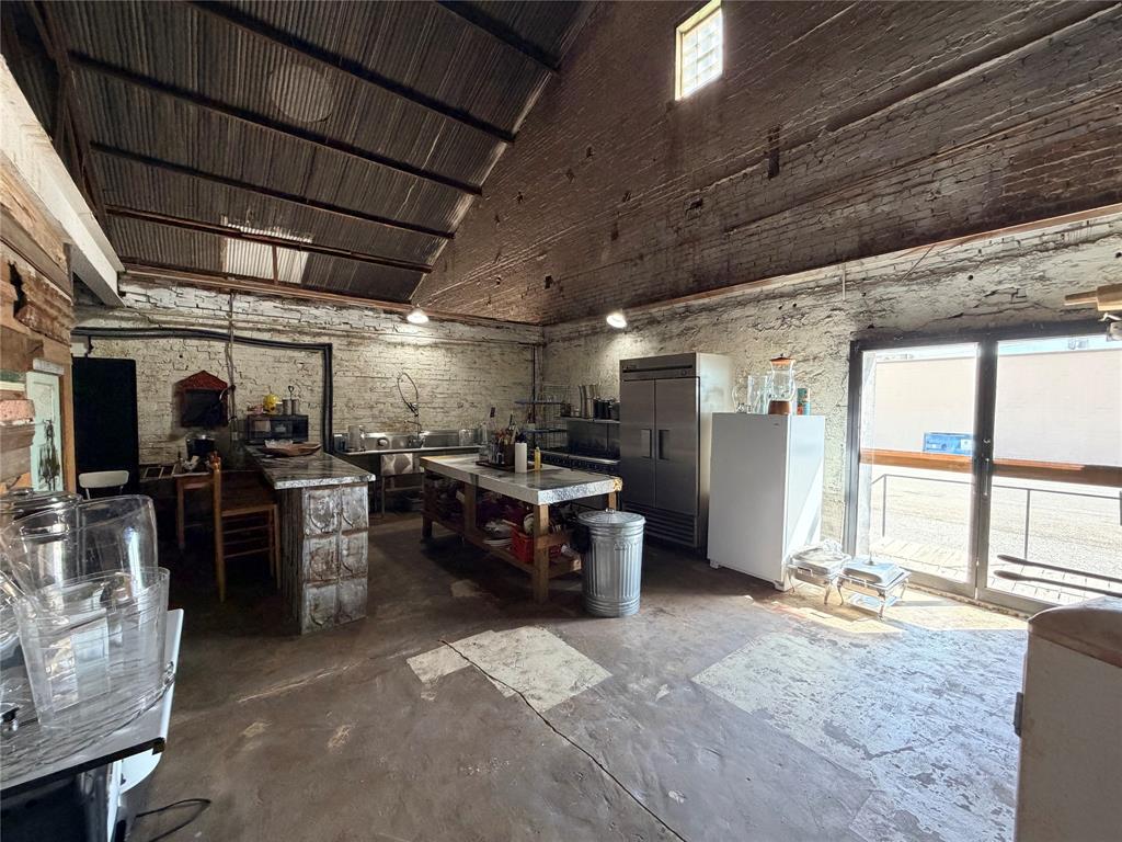 107 N Oak Street Property Photo 15