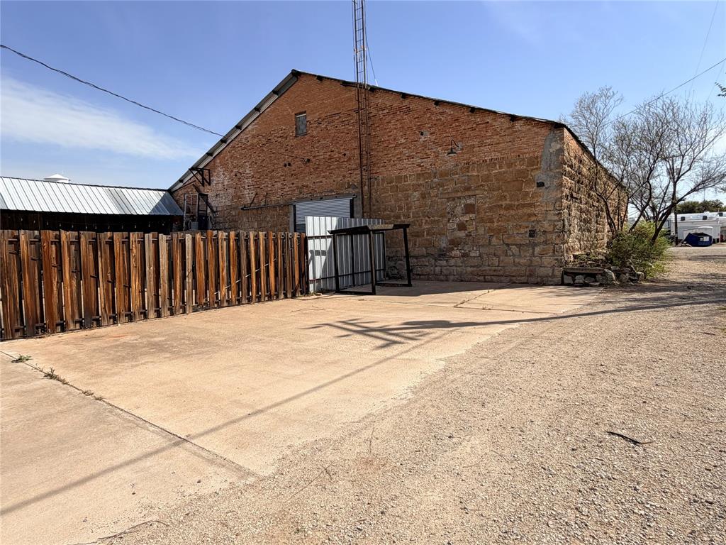107 N Oak Street Property Photo 37