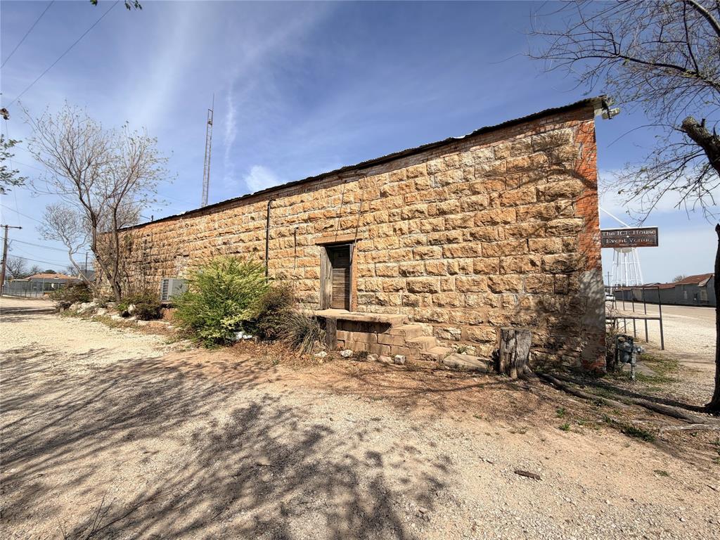 107 N Oak Street Property Photo 38