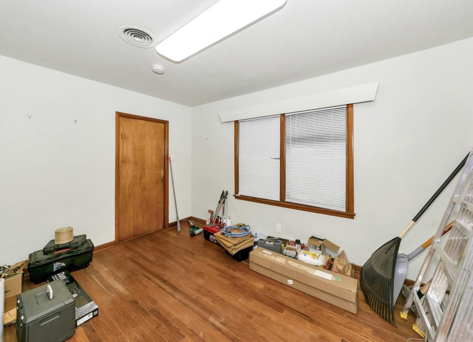 7294 Glenview Drive Property Photo 8