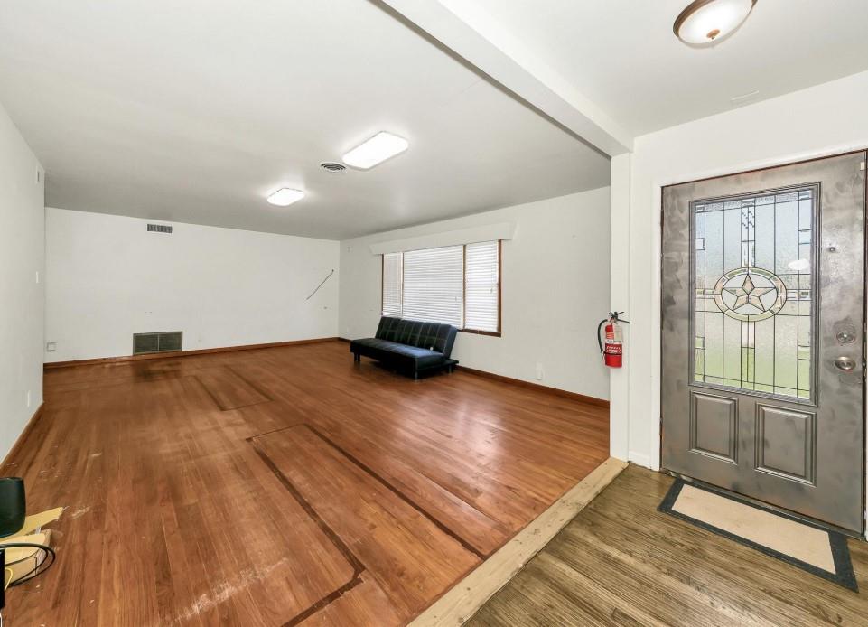 7294 Glenview Drive Property Photo 11