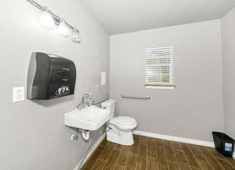 7294 Glenview Drive Property Photo 13