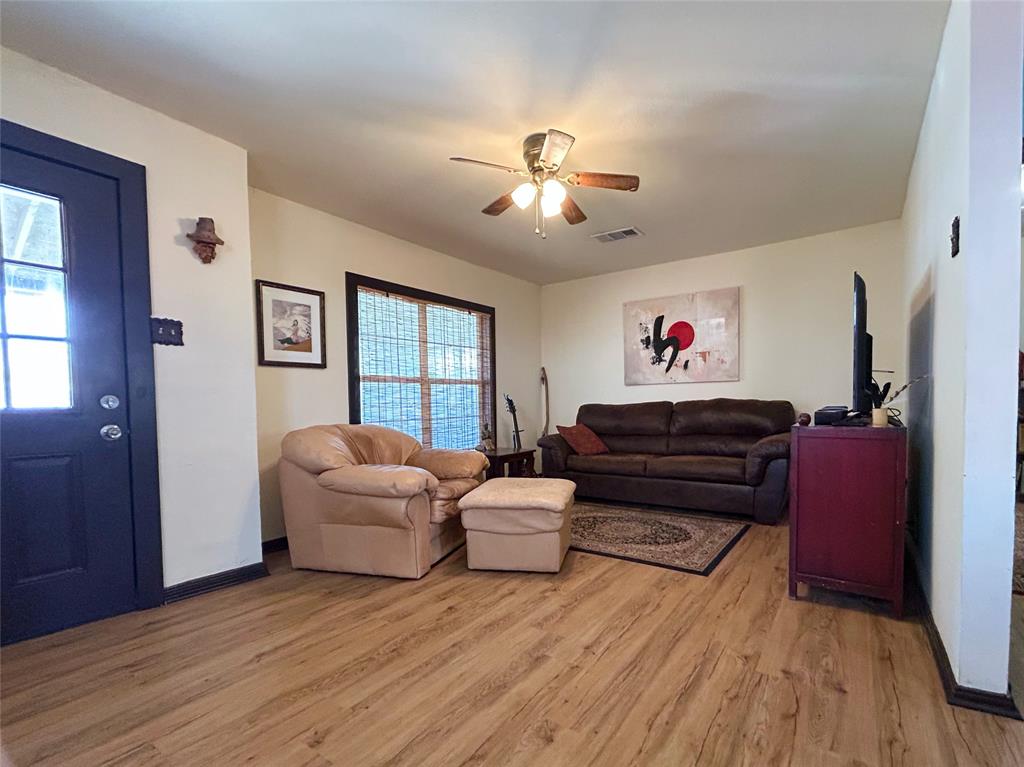 516 Harlem Avenue Property Photo 5