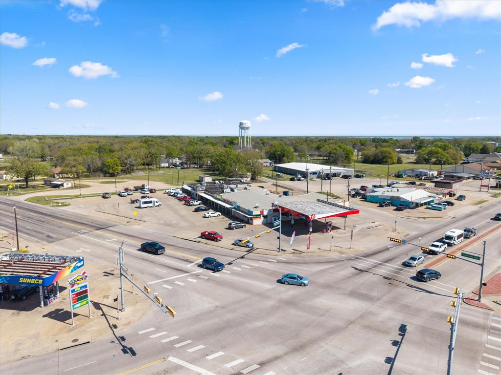 101 N Seven Points Boulevard Property Photo 3