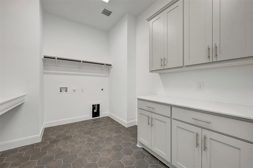 2813 Genuine Risk Court Property Photo 4