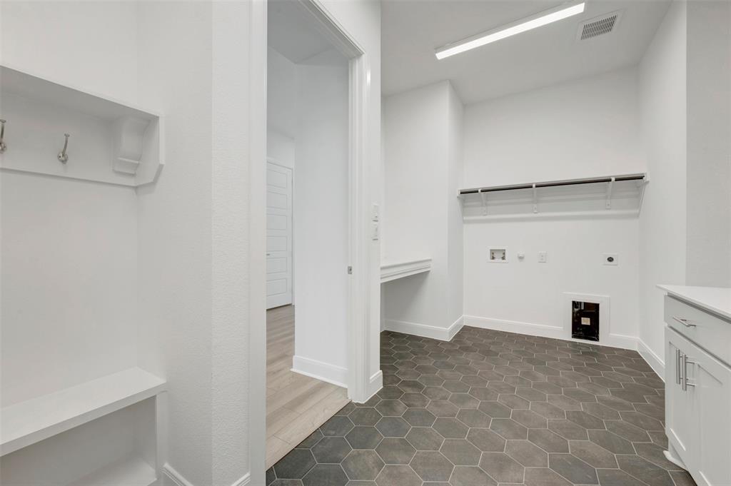 2813 Genuine Risk Court Property Photo 5