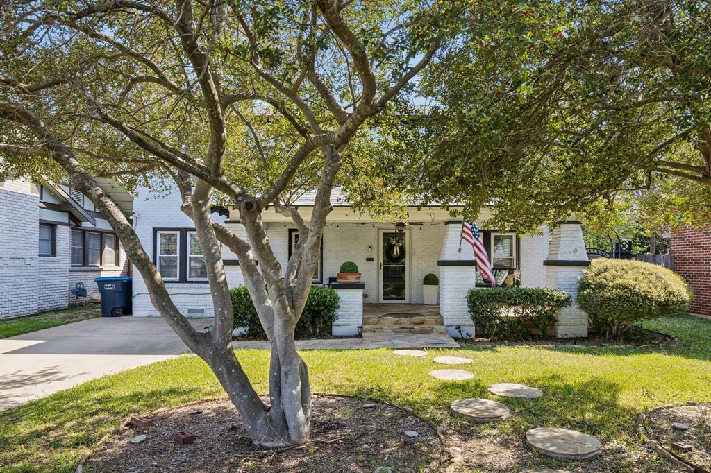 2235 Mistletoe Boulevard Property Photo 2