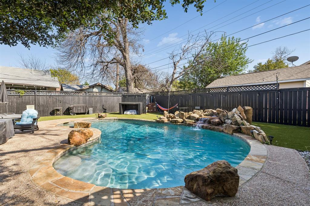 2235 Mistletoe Boulevard Property Photo 23