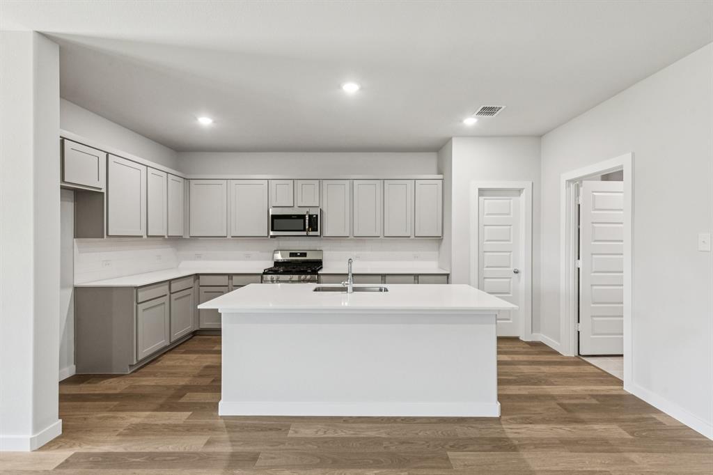 2107 Sunshining Road Property Photo 7