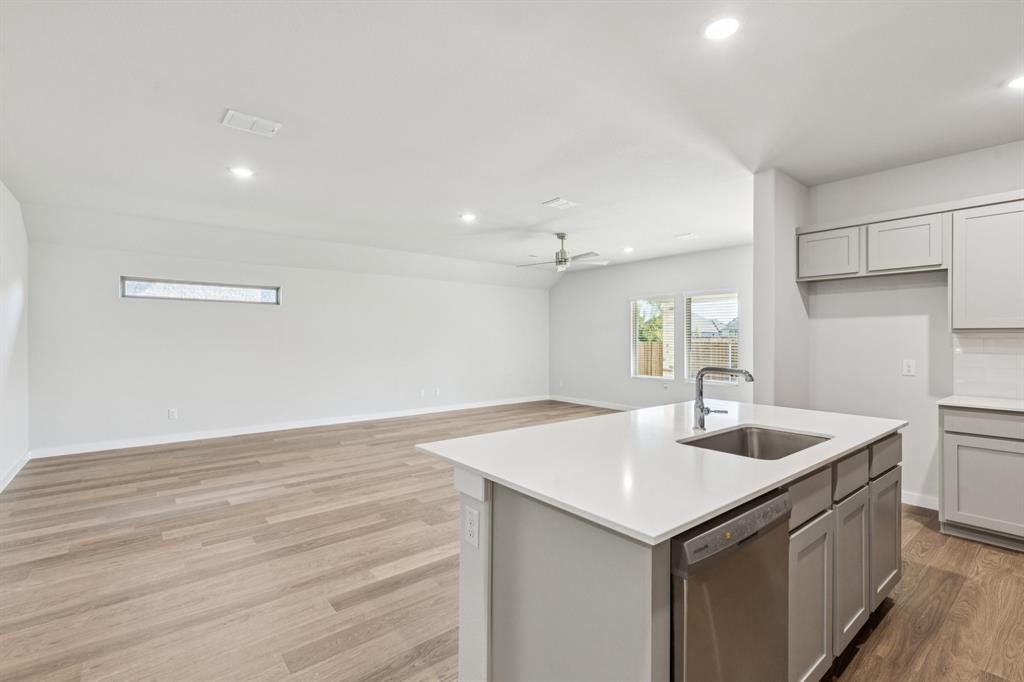 2107 Sunshining Road Property Photo 10