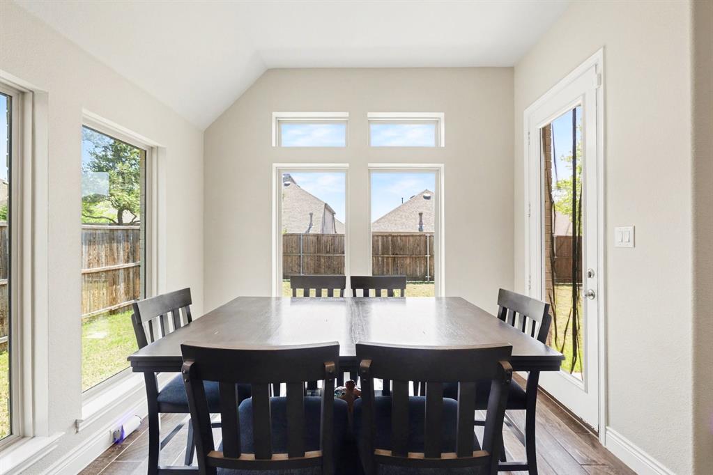 1423 Daisy Corner Drive Property Photo 3