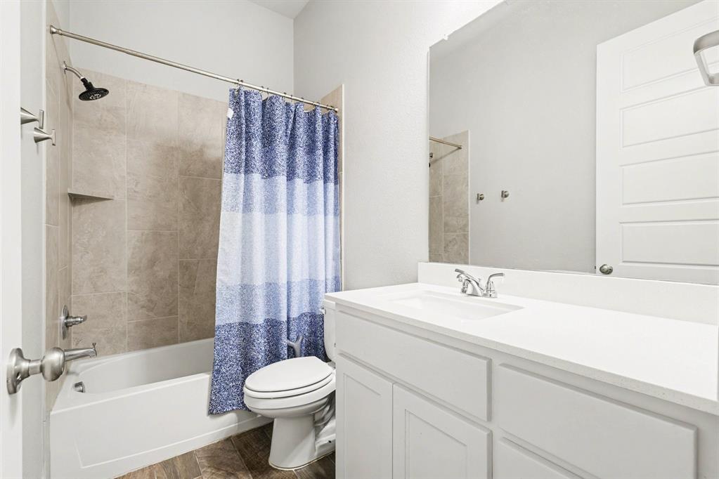 1423 Daisy Corner Drive Property Photo 12