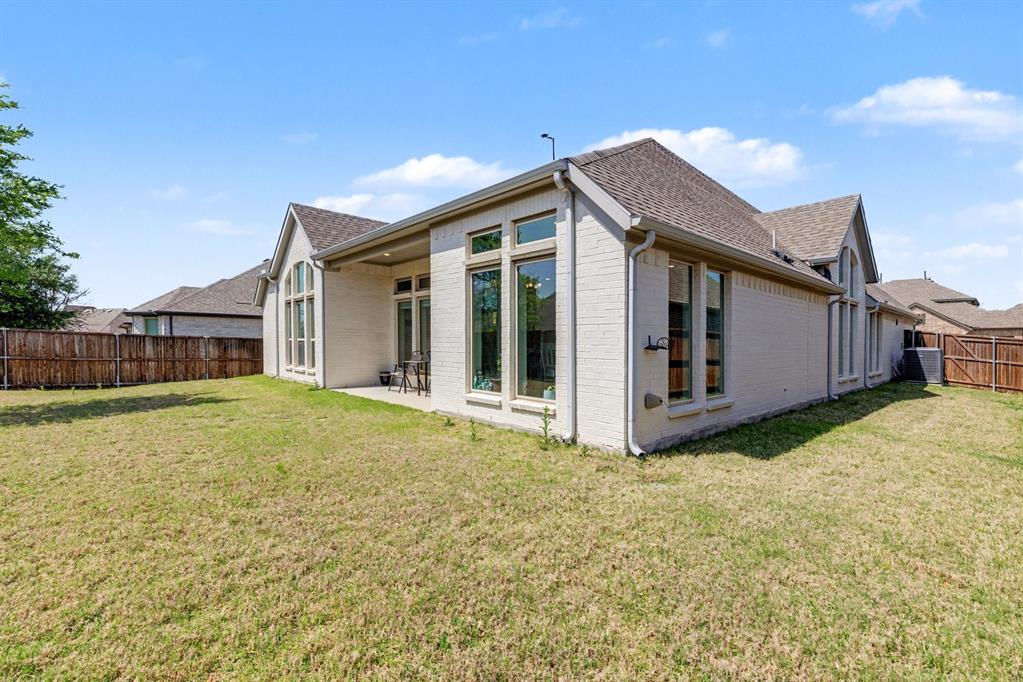 1423 Daisy Corner Drive Property Photo 15
