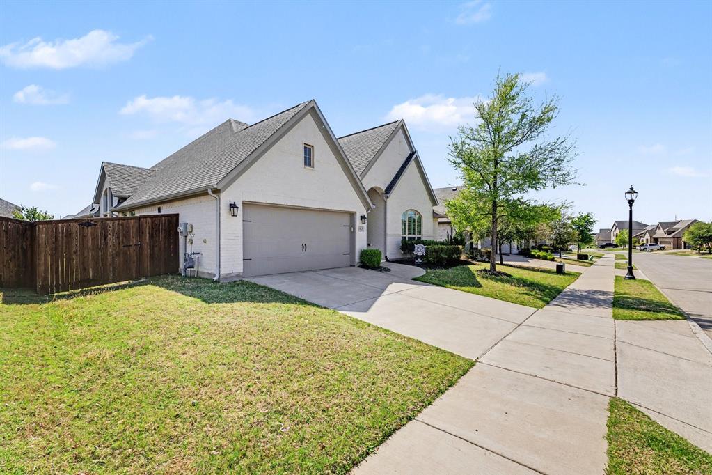 1423 Daisy Corner Drive Property Photo 17