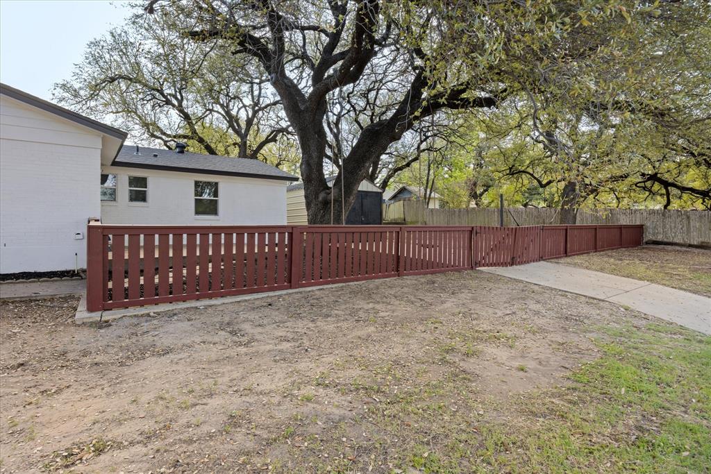 602 E 4th Street Property Photo 5