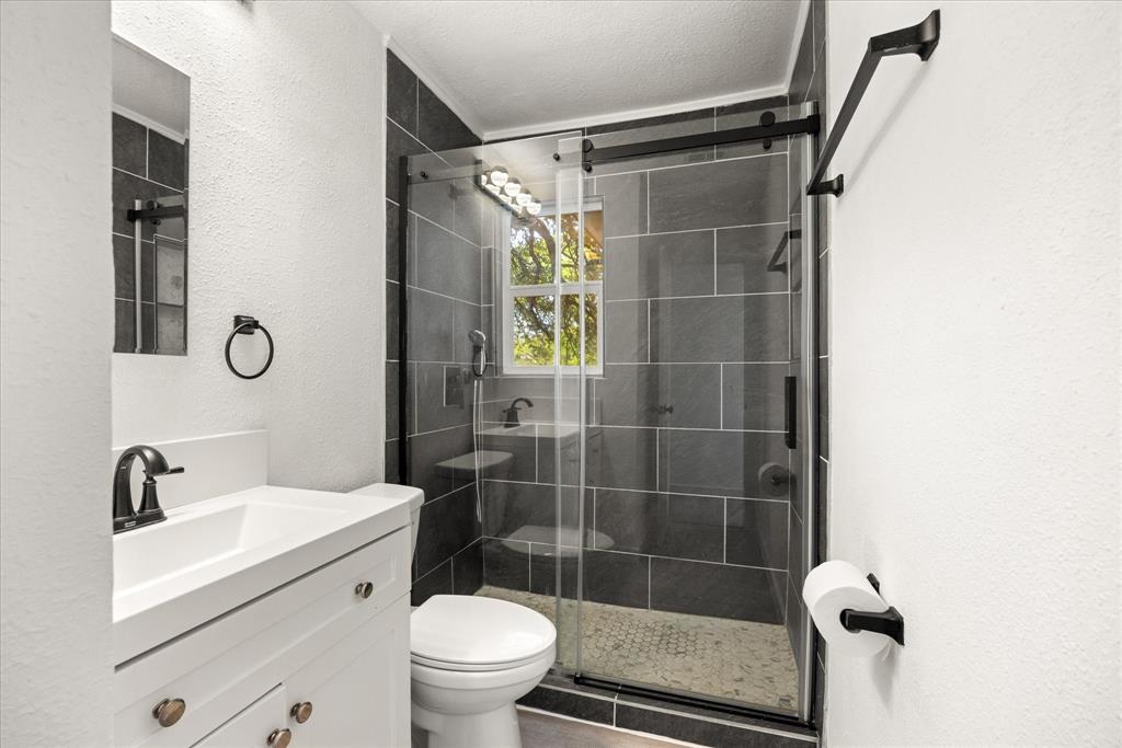 602 E 4th Street Property Photo 13