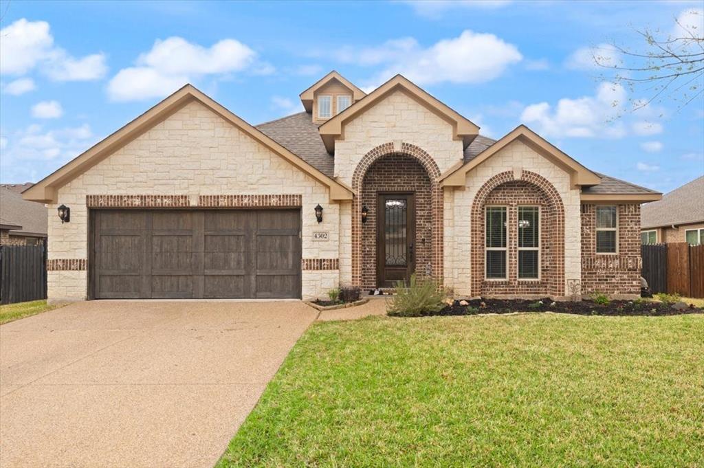 4302 Gleneagles Property Photo 2