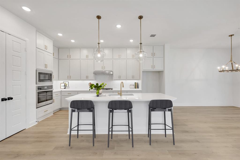 1321 Roundup Way Property Photo 8