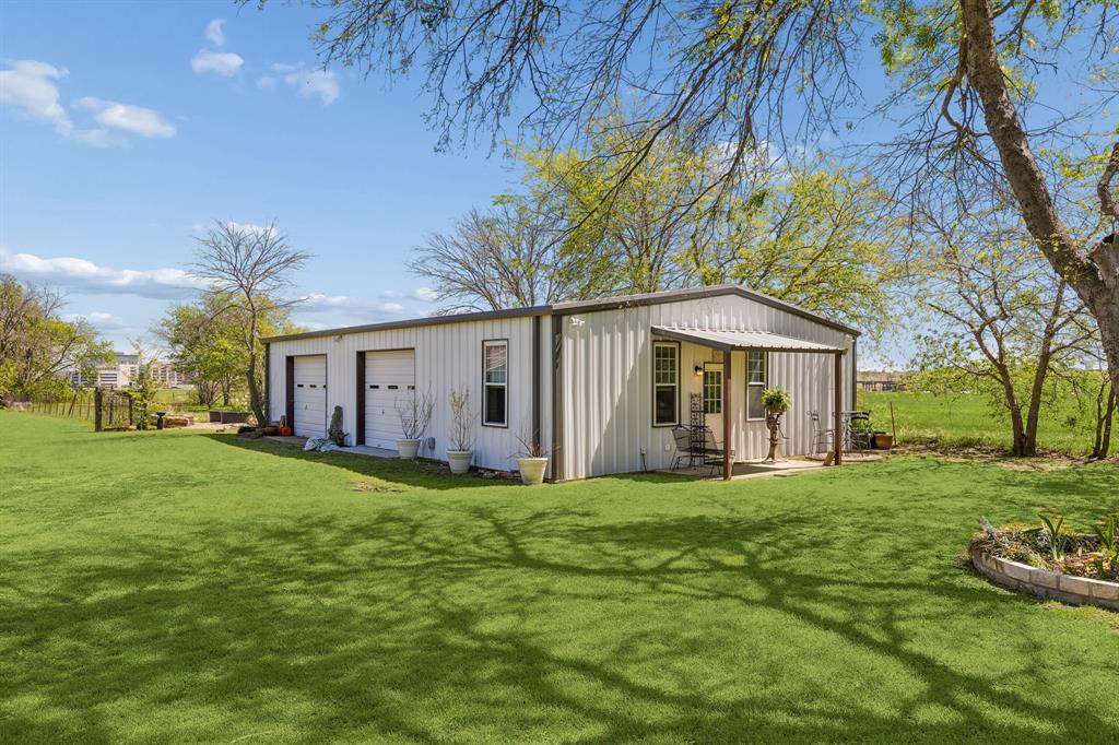 110 S Walnut Property Photo 32