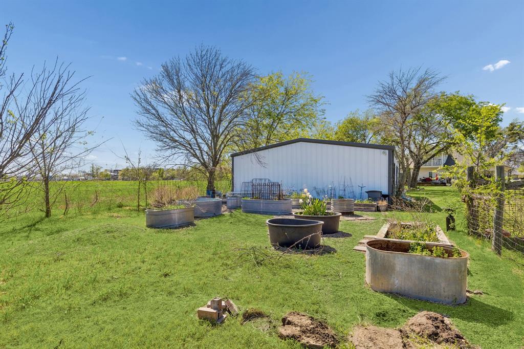110 S Walnut Property Photo 38