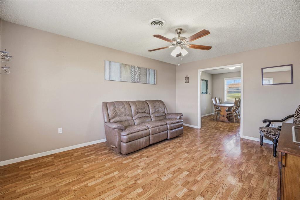 925 N Kirk Street Property Photo 3