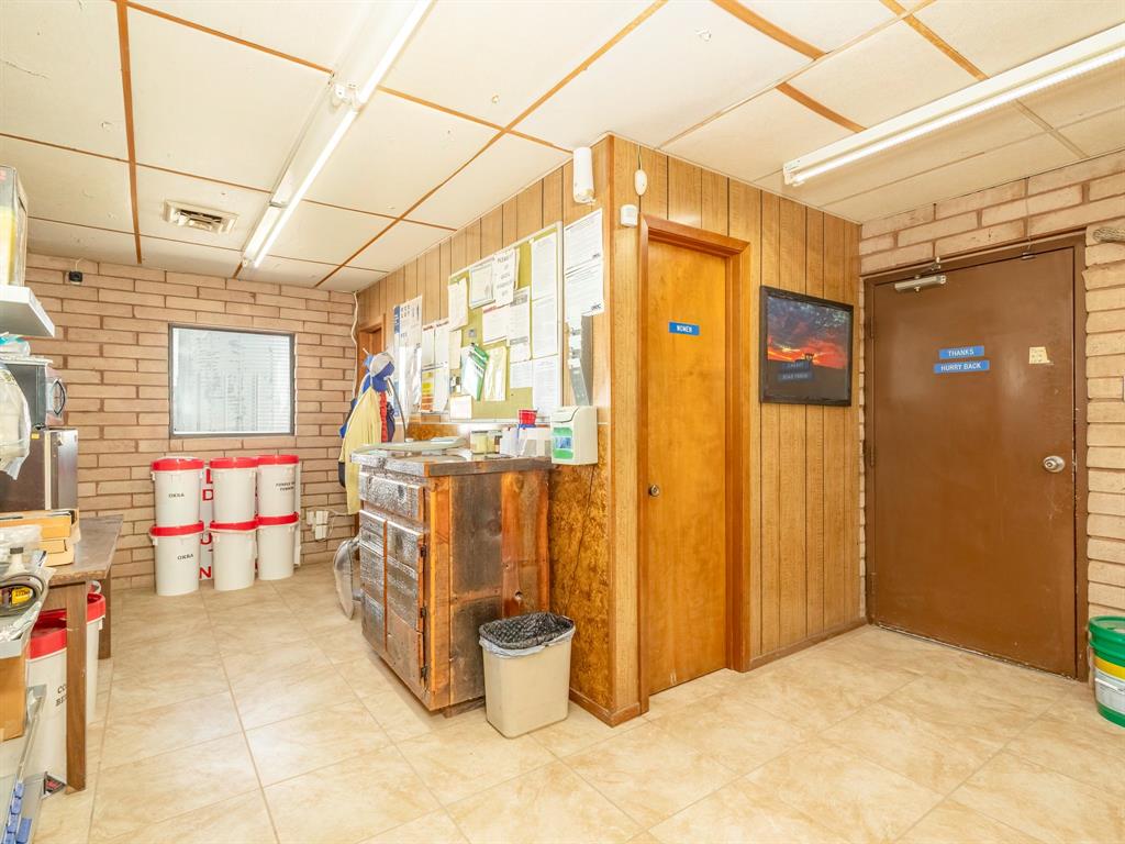 716 Brush Street Property Photo 28