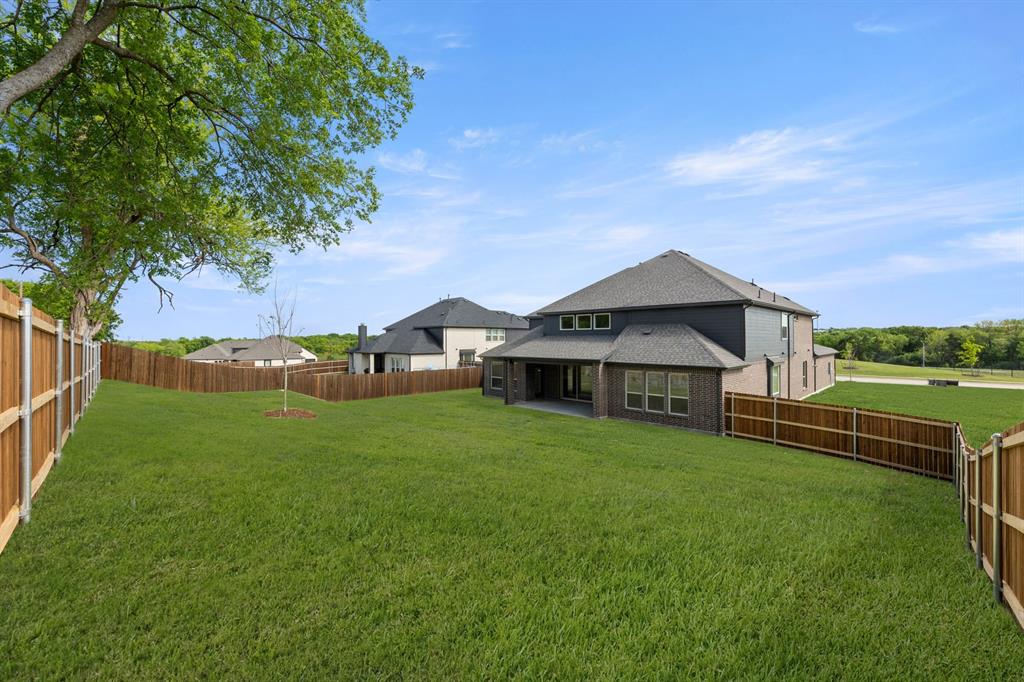 1115 Willow Lake Drive Property Photo 3