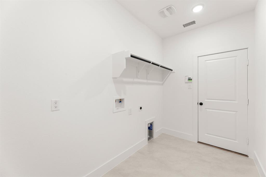 1115 Willow Lake Drive Property Photo 17