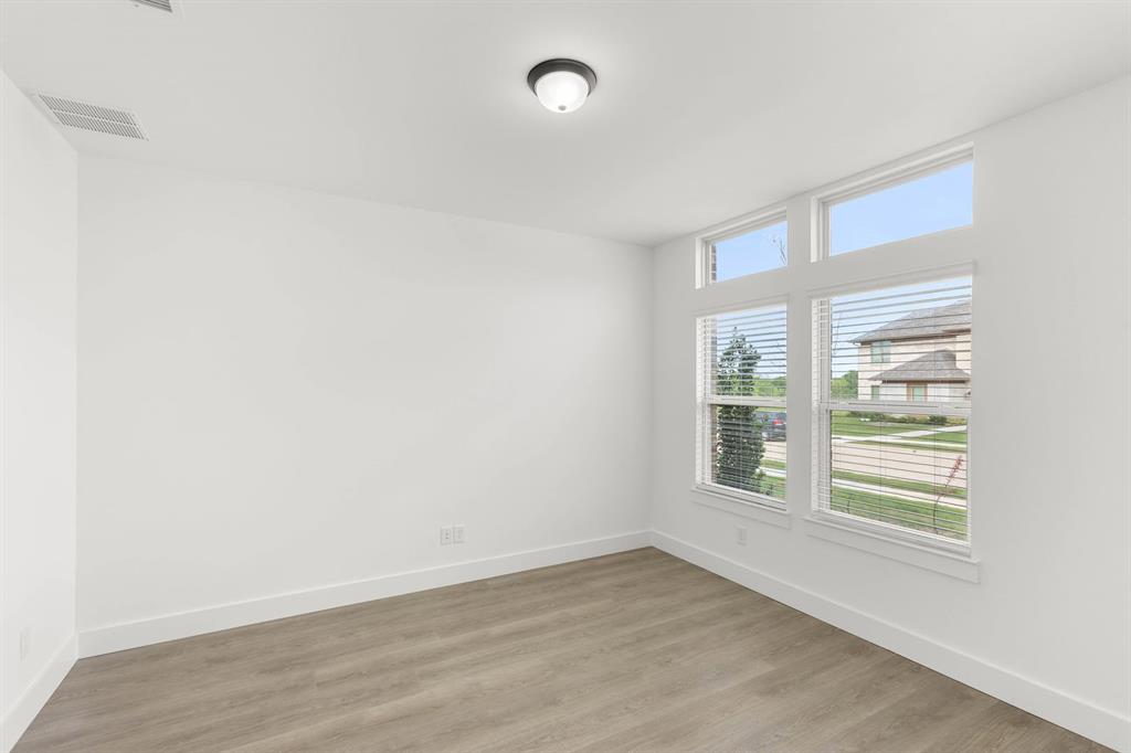 413 Tower Street Property Photo 5