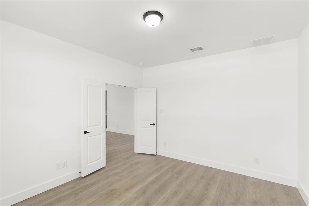 413 Tower Street Property Photo 6