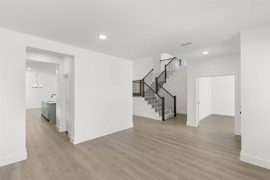 413 Tower Street Property Photo 8