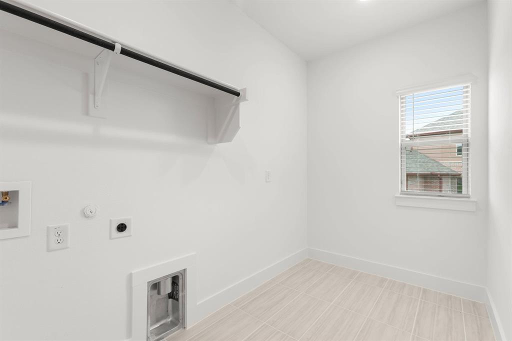 413 Tower Street Property Photo 17